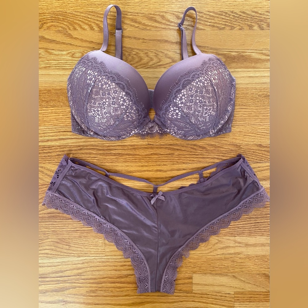 Victoria’s Secret Very Sexy Purple Lace Push Up Bra Set Sz 34DD